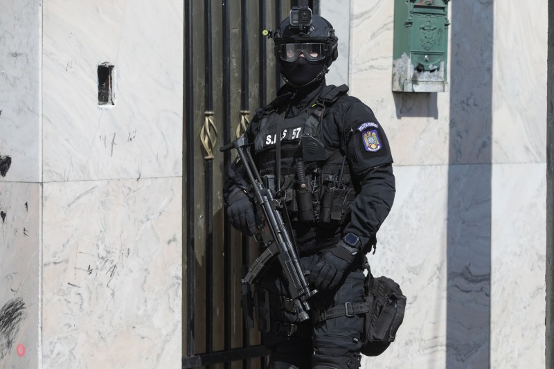 Se caută un nou ministru al justiției. Cum să-i înțeleagă pe cetățeni / Cât costă în România să-ți urmărești partenera prin programe ilegale de spionaj