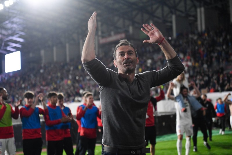 SuperLiga: Unul dintre „cei mai longevivi antrenori din fotbalul românesc” din ultimii 20 de ani și-a prelungit contractul. „Stați calmi! Mister rămâne la noi!”