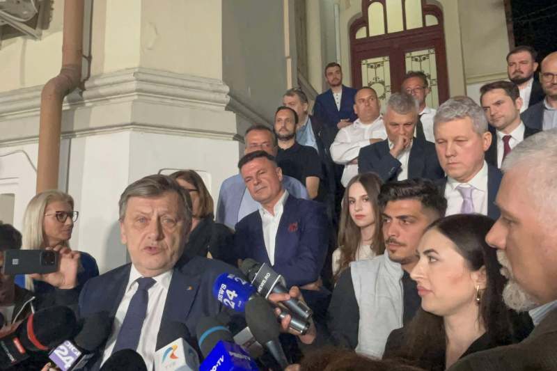 VIDEO Crin Antonescu și-a recunoscut înfrângerea: „Rezultatul parțial e ireversibil” / „Nu am ce recomandări să fac” pentru turul 2