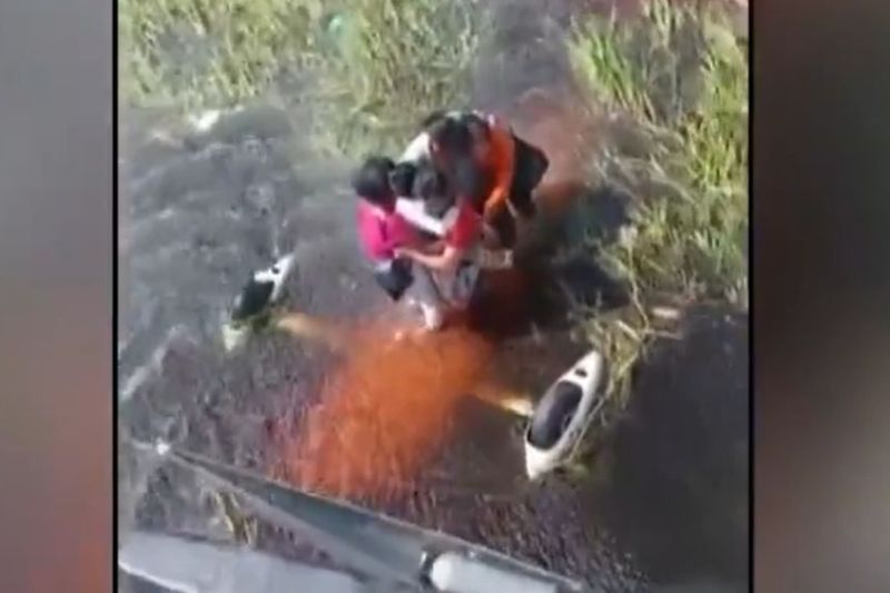 VIDEO Supraviețuire miraculoasă în Amazon. După ce avionul lor a aterizat de urgenţă într-o mlaștină, cinci oameni au rămas blocaţi 36 de ore înconjurați de crocodili