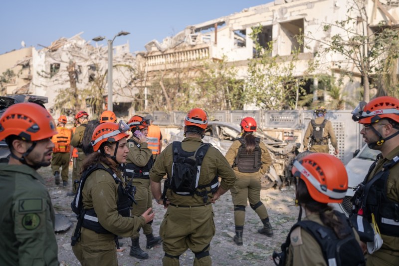 3 morți și 67 spitalizați după ce un val de rachete iraniene au lovit luni dimineața mai multe clădiri din centrul Israelului