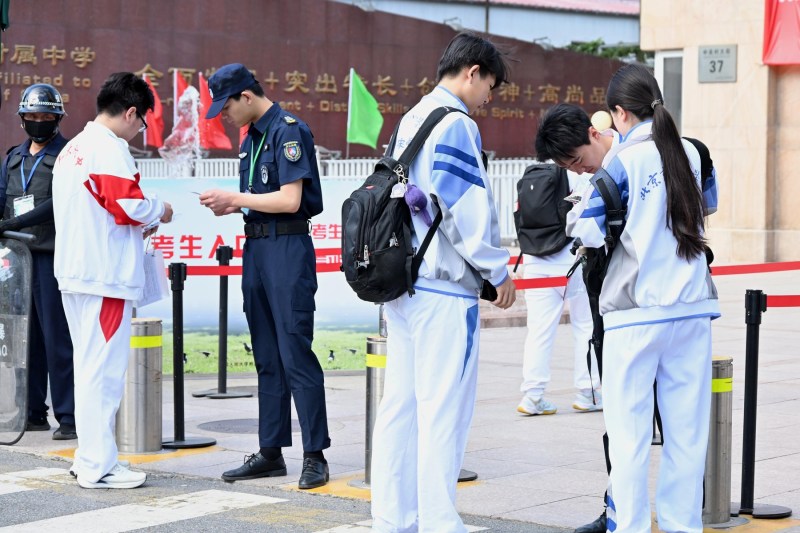 Acțiune concertată a companiilor tech din China, care și-au oprit instrumentele A.I. în timpul examenului național „gaokao”