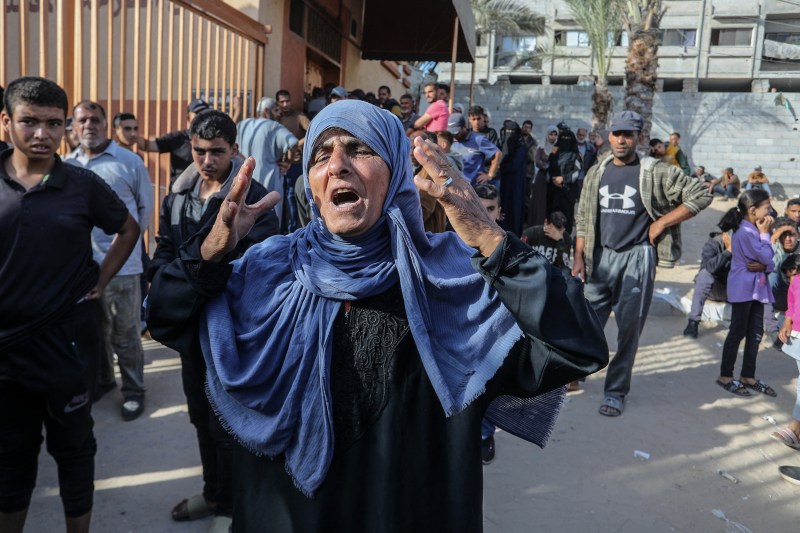 Atac israelian asupra unui punct de distribuire a ajutoarelor din Gaza / Palestinienii spun că 30 de oameni au murit și 155 sunt răniți