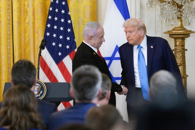 Benjamin Netanyahu și Donald Trump, la întâlnirea din 4 februarie 2025, la Casa Albă. Foto: Lenin Nolly / NurPhoto / Shutterstock / Profimedia