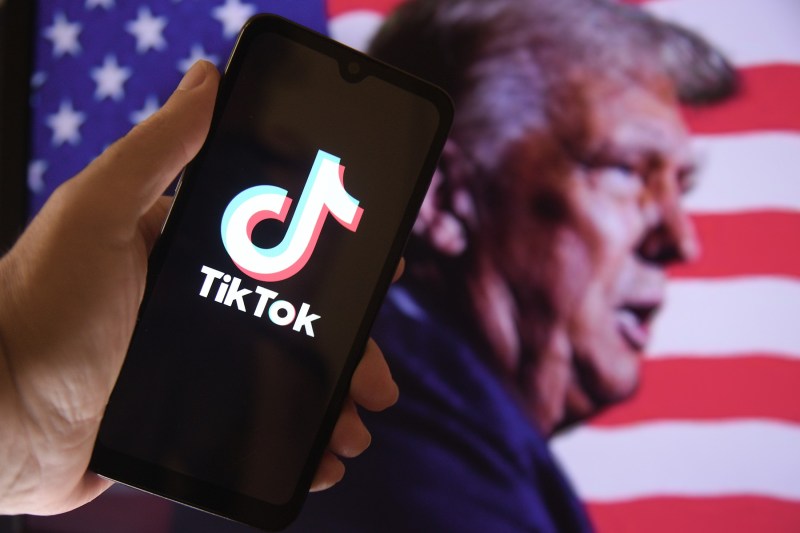 Donald Trump amână pentru a treia oară termenul limită până la care TikTok trebuie să-și schimbe proprietarul în SUA