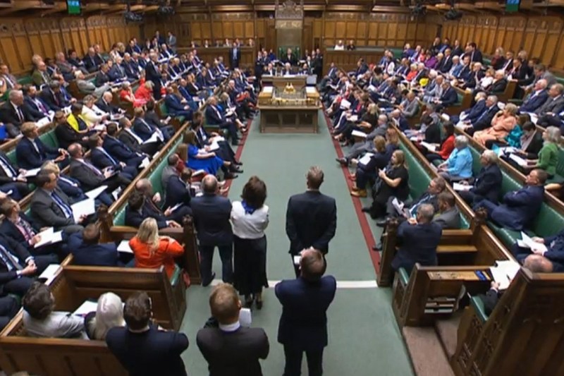 Legalizarea morții asistate a fost votată în Parlamentul britanic. Proiectul de lege istoric, adoptat cu un scor strâns