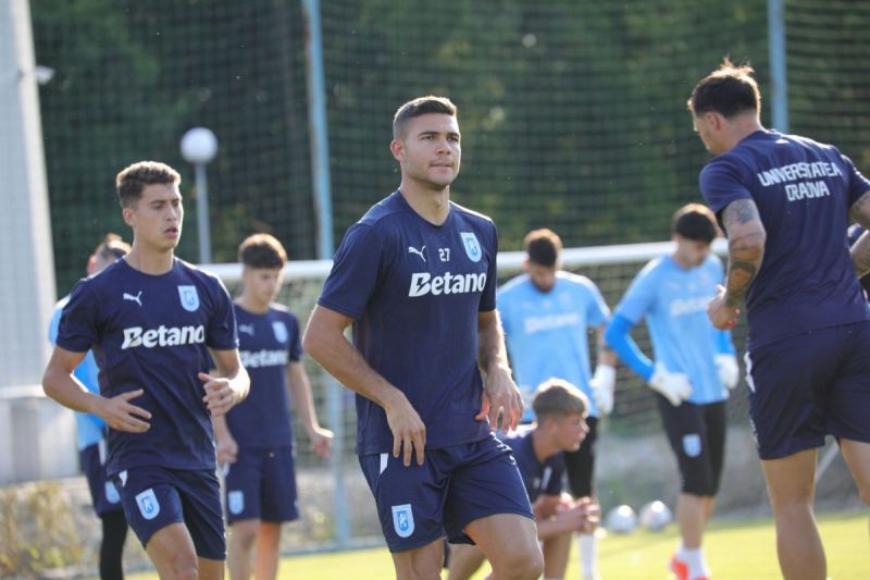 SuperLiga: 29 de fotbaliști au fost prezenți la reunirea Universității Craiova. Doar 4 sunt fundași