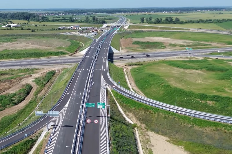 VIDEO „Este o chestiune de câteva zile”. Cea mai așteptată autostradă din România se va deschide după doi ani și jumătate de întârzieri