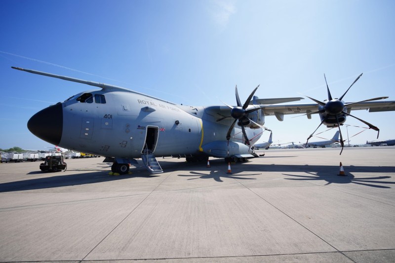 VIDEO Militanți pro-palestinieni au pătruns într-o bază aeriană britanică. Pagube provocate cu spray-uri cu vopsea