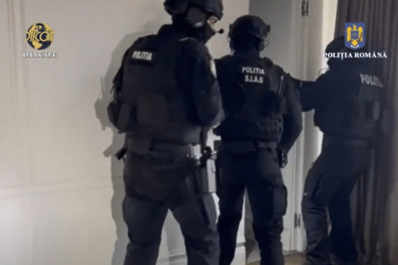 VIDEO Un german din București e acuzat că a creat „una dintre cele mai mari piețe ilegale de droguri” pe Darknet. A avut câștiguri ilegale de peste 30 de milioane de euro