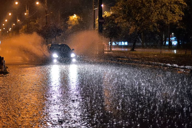 Alertă meteo acum, în București și în Ilfov. Coduri galbene de vijelie și ploi torențiale
