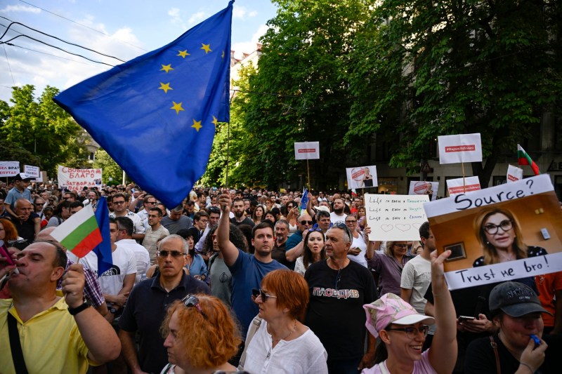 Arestarea primarului liberal din Varna a scos mii de oameni în stradă la Sofia: „Este o parodie de justiție”