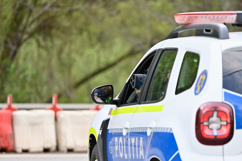 Bărbat găsit mort în locuință de un executor judecătoresc, după un „interval considerabil” de la deces. Detaliile dezvăluite de polițiști