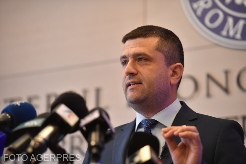 Două firme, cu trei angajați. Ministrul Economiei devoalează „geniul răului” prin care se face selecția directorilor cu salarii uriașe la stat