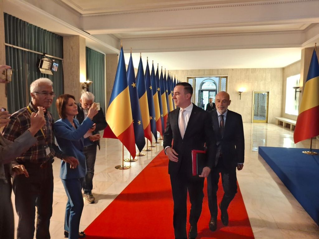 Ministrul Economiei, Bogdan Ivan, la intrarea oficială din Guvern / Foto: Adrian Vasilache, HotNews.ro