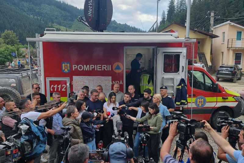 FOTO Ministrul Mediului, vizită în zonele afectate de inundații. „Ne gândim inclusiv să modificăm legislația”