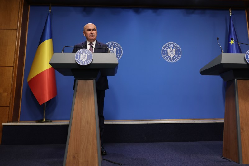 Prim-ministrul Ilie Bolojan susține o conferință de presă despre noile măsuri fiscale, la Palatul Victoria din București, 2 iulie 2025. Inquam Photos / George Călin