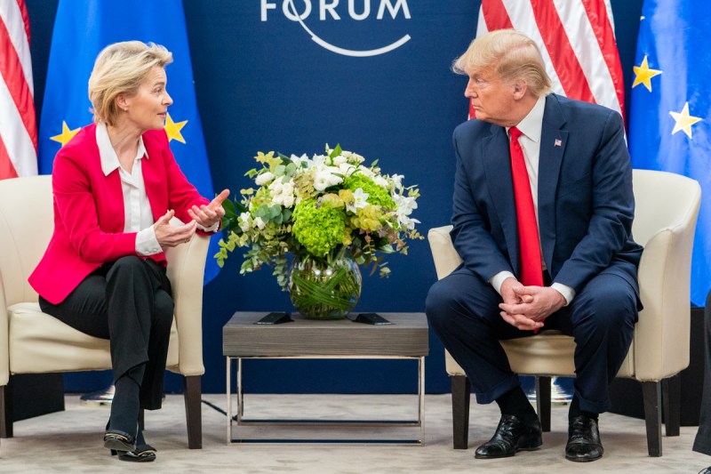 Întâlnire decisivă Ursula von der Leyen și Donald Trump azi, în Scoţia. Care sunt șansele unui acord comercial UE-SUA, spune chiar președintele american