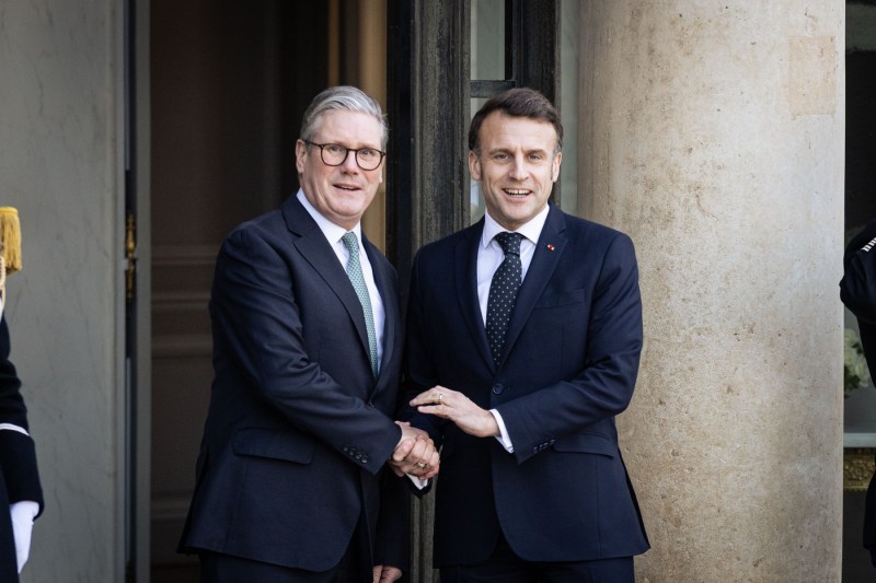 Macron și Starmer vor prezida o reuniune a aliaților europeni ai Ucrainei. Discuție despre menținerea capacității de luptă a Kievului