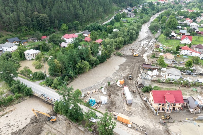 Nicuşor Dan, după inundaţiile în Moldova: România trebuie să îşi consolideze infrastructura de apărare împotriva dezastrelor naturale