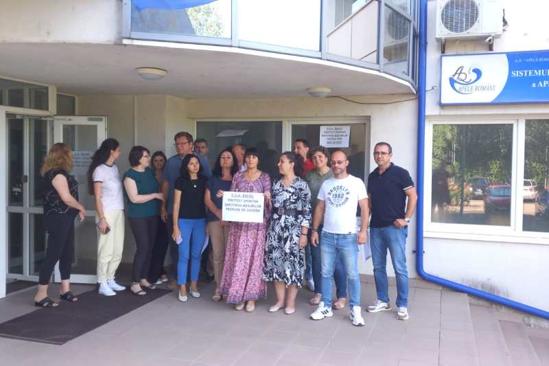 Protest al angajaților Apele Române din Bacau / Sursa: BNS