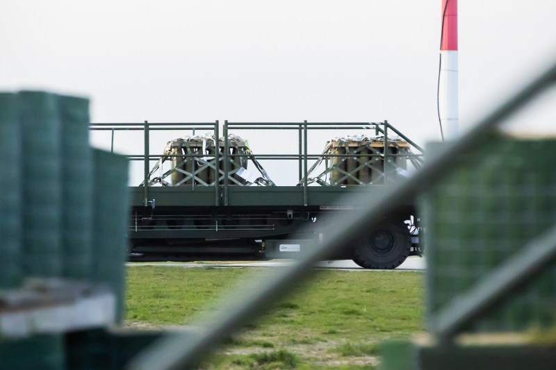 Reacție din guvernul de la București, după ce Trump a anunțat că trimite Ucrainei arme pe care le vor plăti statele NATO: România își asumă creșterea bugetului pentru apărare