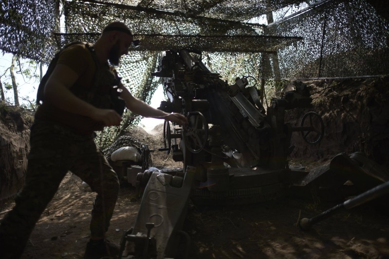 Șeful armatei ucrainene spune că forțele sale sunt neclintite în apărarea unui oraș-cheie: Rușii folosesc aceeași tactică, dar sunt neputincioși