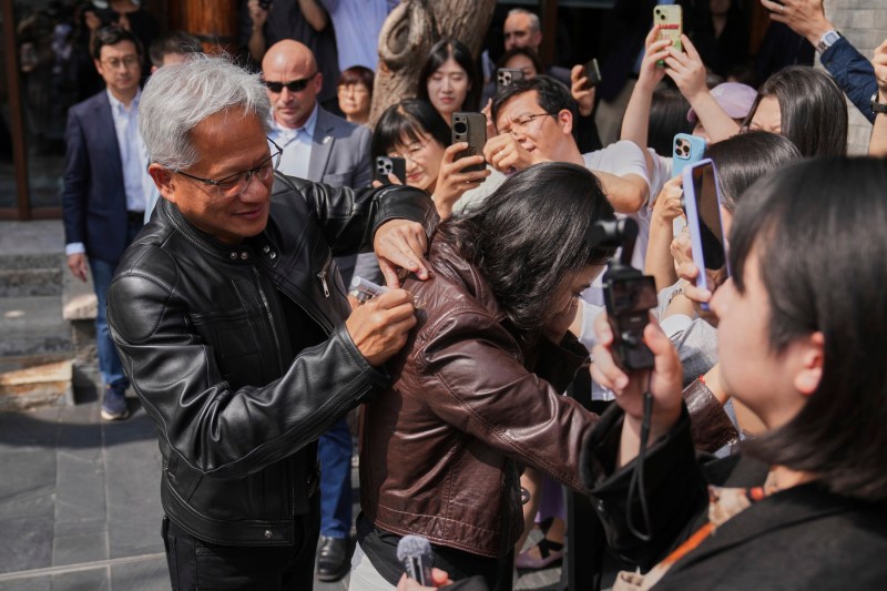 Șeful Nvidia afirmă că a creat mai mulți miliardari decât orice alt CEO din lume: „Revizuiesc compensațiile tuturor până în ziua de azi”