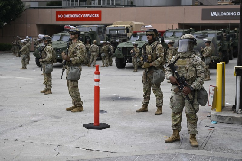 Șeful Pentagonului a dat ordin pentru retragerea parțială a trupelor Gărzii Naționale din Los Angeles