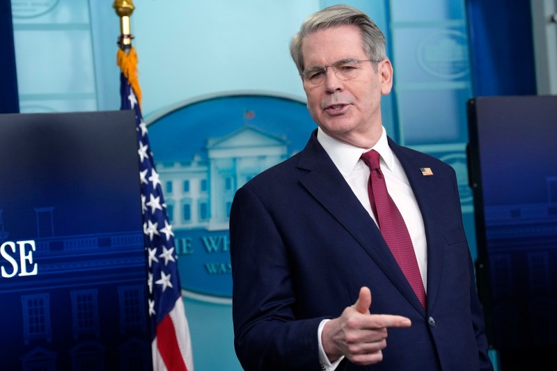 Șeful Trezoreriei SUA îi transmite lui Elon Musk să se concentreze pe afacerile sale, nu pe politică