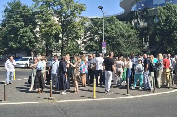 Sindicatele protestează față de concedierile de la Guvern: „O acțiune ilegală și abuzivă”. Se cere reluarea procesului de reorganizare