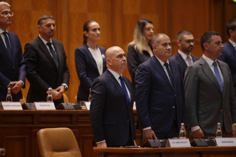 Un cunoscut politolog spune că pe lângă Dragoș Anastasiu „ar fi bine să plece frumușel” încă un vicepremier din Guvernul Bolojan