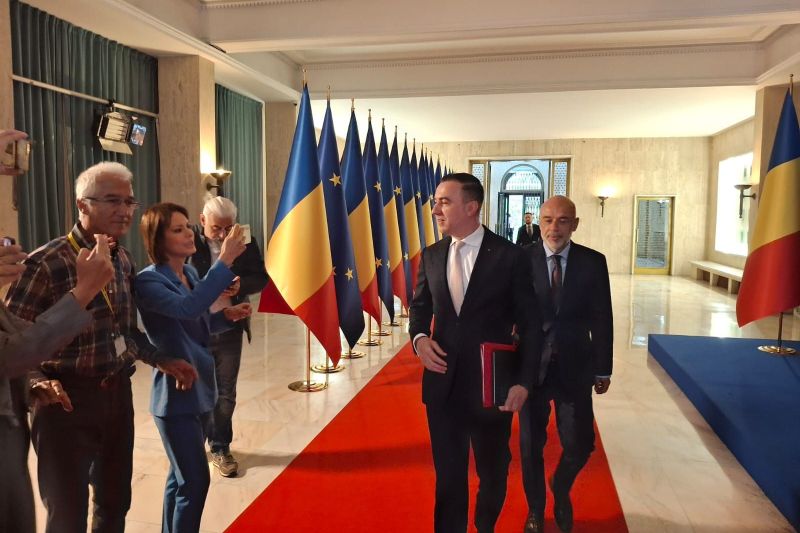 Ministrul Economiei, Bogdan Ivan, la intrarea oficială din Guvern / Foto: Adrian Vasilache, HotNews.ro