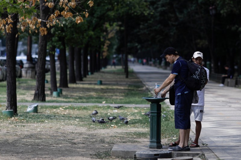 Valul de căldură: Avertizare pentru patru județe duminică, de luni canicula se va extinde în jumătate de țară / Temperaturile vor urca până la 40 de grade