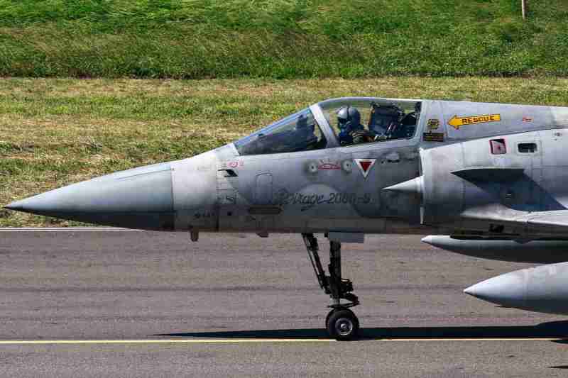 VIDEO Ucraina a pierdut un avion Mirage 2000 primit de la Franța. Pilotul s-a catapultat cu succes