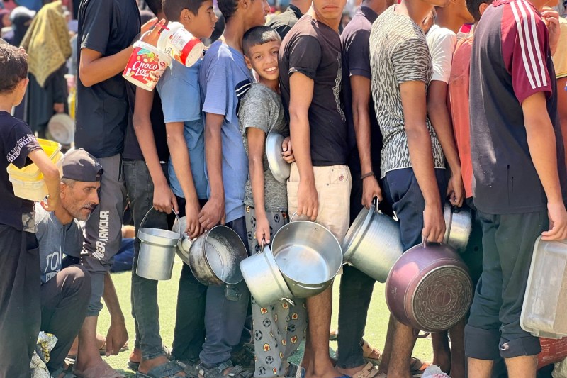 Zeci de palestinieni uciși la un centru de distribuție a hranei din Gaza. „Lunetiștii au deschis focul ca și cum vânau animale”