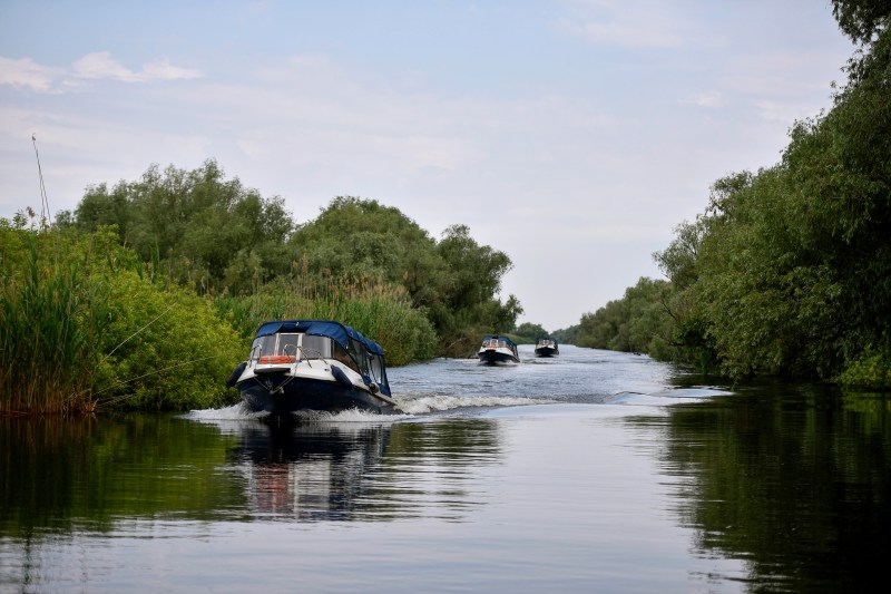 Bărbatul care conducea barca implicată în accidentul cu patru morți din Delta Dunării, arestat preventiv pentru 30 de zile