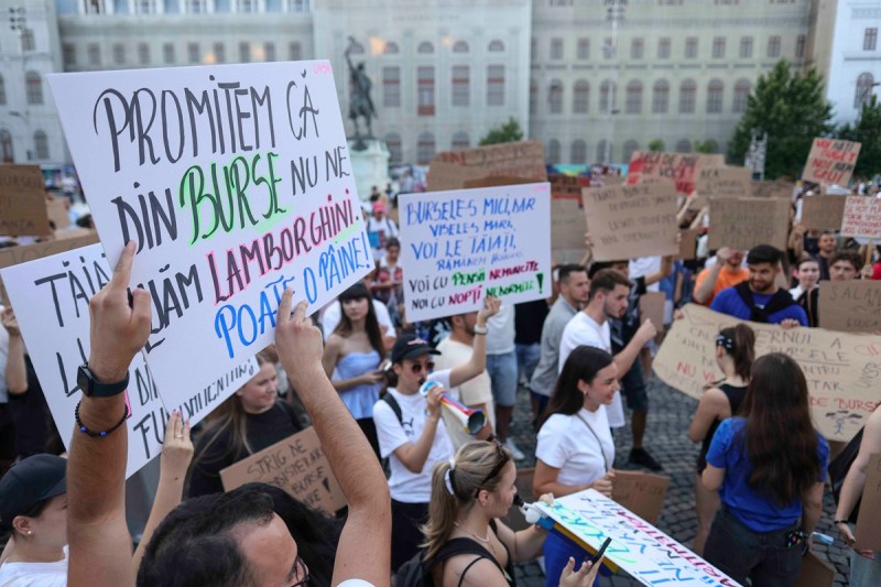 Critici de la vârful PSD, după ce Daniel David le-a spus studenților să-și ia joburi part-time. „Viața în București sau Cluj este obscen de scumpă”