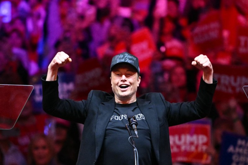 Elon Musk, ironizat de CEO-ul OpenAI: „Nu mă gândesc prea mult la el. Am impresia că doar stă pe X toată ziua”