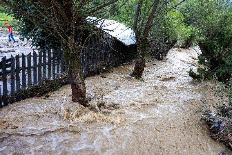 Hidrologii avertizează: noi viituri sunt așteptate pe râuri din judeţul Suceava