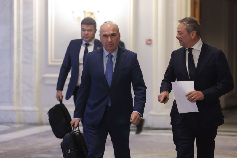 Ilie Bolojan, vizită neanunțată la Broșteni, orașul devastat de inundațiile de la finalul lunii iulie 