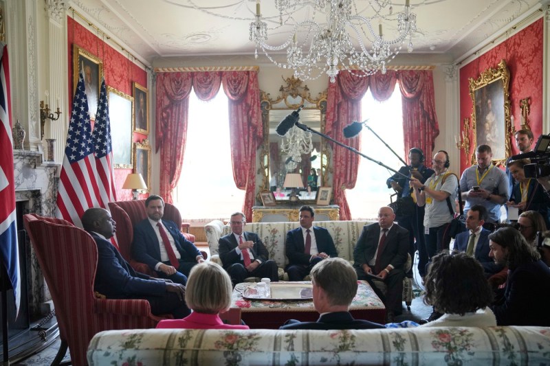 Îngrijorate de perspectivele summitului Trump-Putin, Europa și Ucraina au prezentat Statelor Unite o contrapropunere la oferta președintelui rus. Detalii de culise de la reuniunea de lângă Londra