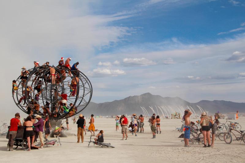 Moment neașteptat la un festival din SUA: O femeie care nu știa că e însărcinată a născut o fetiță