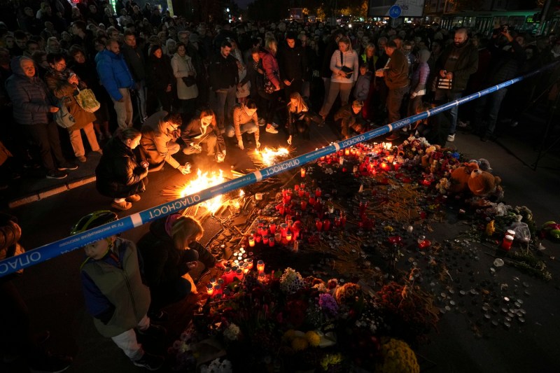 Procurorii din Serbia fac 11 arestări în cazul tragediei din gara Novi Sad. Doi foști miniștri, printre cei arestați