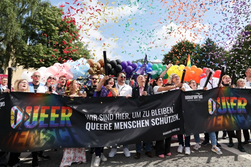 Record de participare la parada Pride din Hamburg. „Ne simţim susţinuţi”