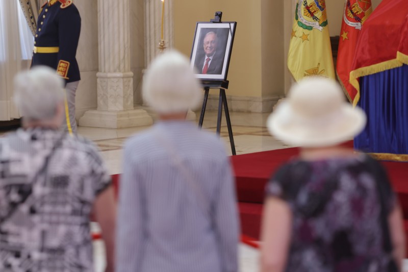 REPORTAJ. Un fost președinte, trei Românii. Judecata istoriei la catafalcul lui Ion Iliescu