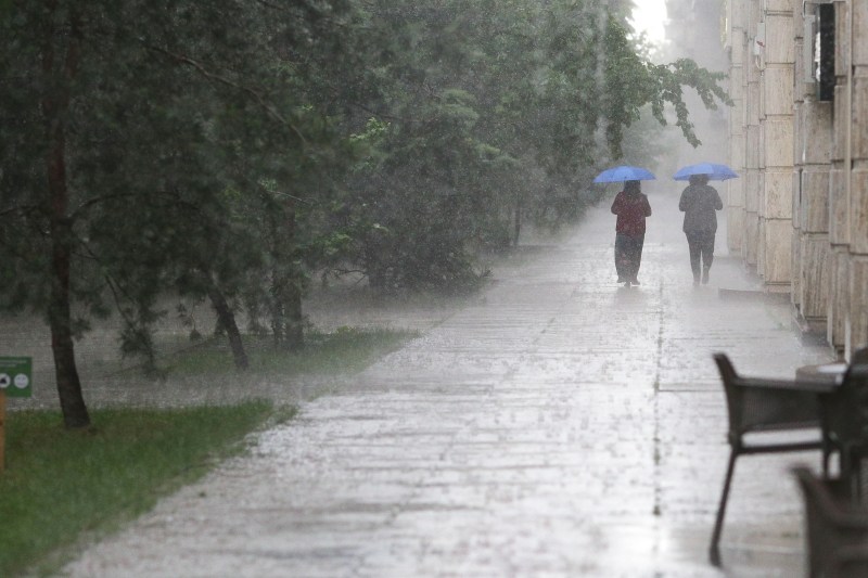 Se schimbă vremea. Cod galben de furtuni și vijelii în jumătate de țară, de duminică până luni dimineață