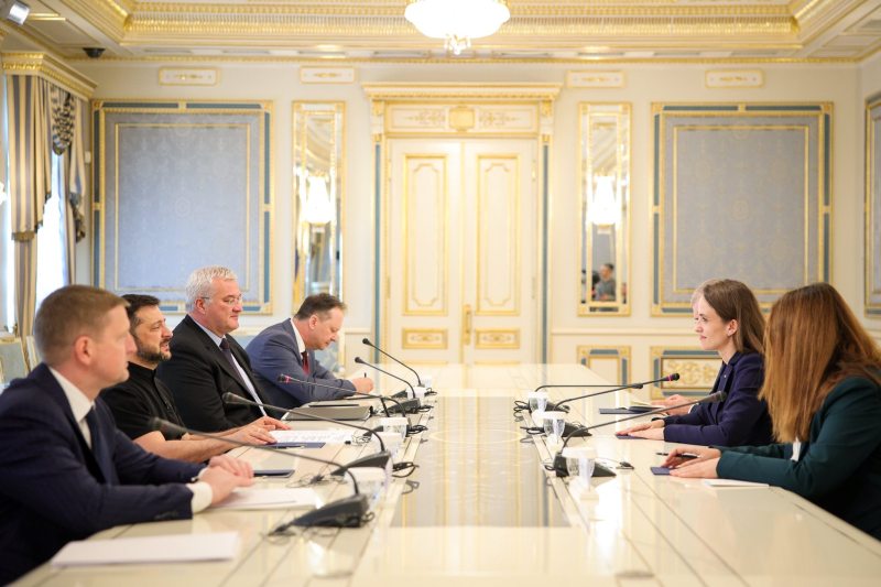 Șefa diplomației române s-a întâlnit cu Zelenski, la Kiev: Construim un parteneriat strategic între România și Ucraina