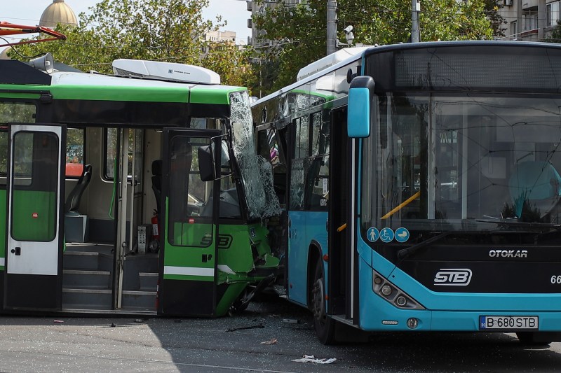 STB vrea să crească despăgubirile pentru călătorii care sunt accidentați în mijloacele de transport în comun / Ce sume propune