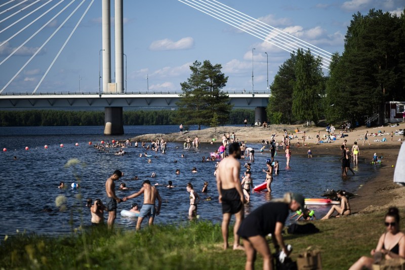 Țările nordice sunt lovite de un val de căldură „cu adevărat fără precedent”. S-au atins 30 de grade Celsius la Cercul Arctic